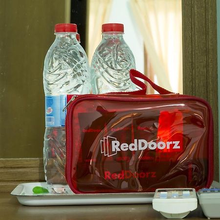 Hotel RedDoorz near Cilandak Town Square Dżakarta Zewnętrze zdjęcie