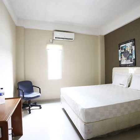 Hotel RedDoorz near Cilandak Town Square Dżakarta Zewnętrze zdjęcie