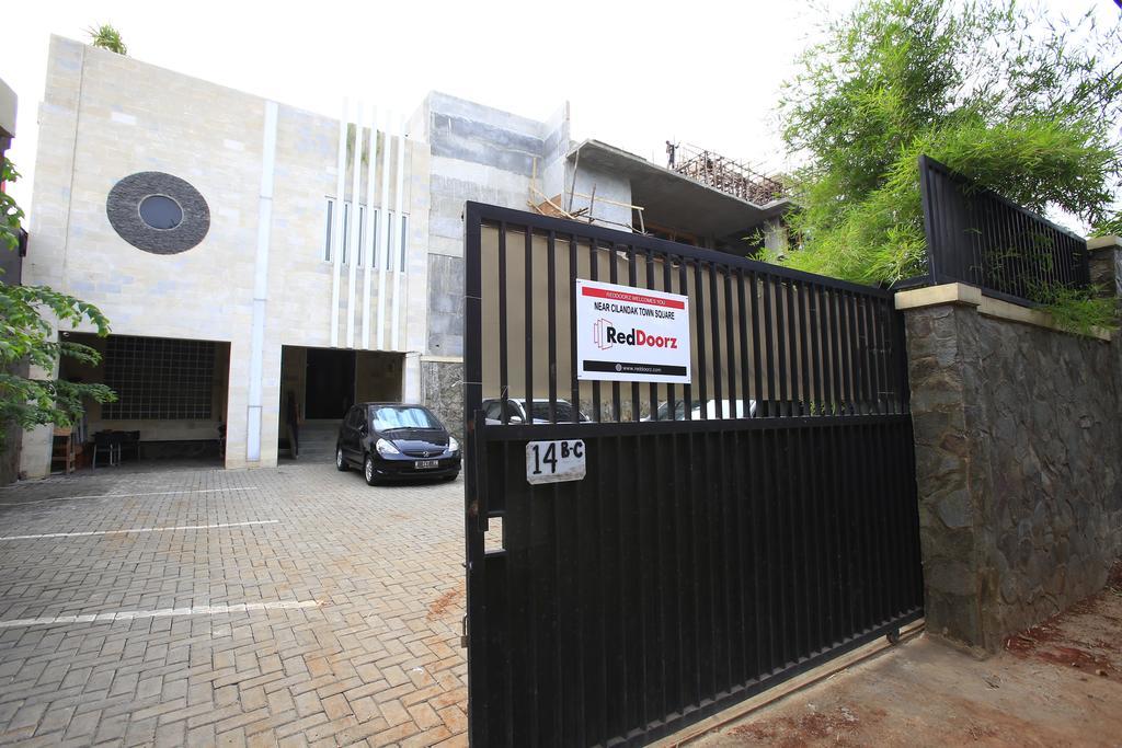 Hotel RedDoorz near Cilandak Town Square Dżakarta Zewnętrze zdjęcie