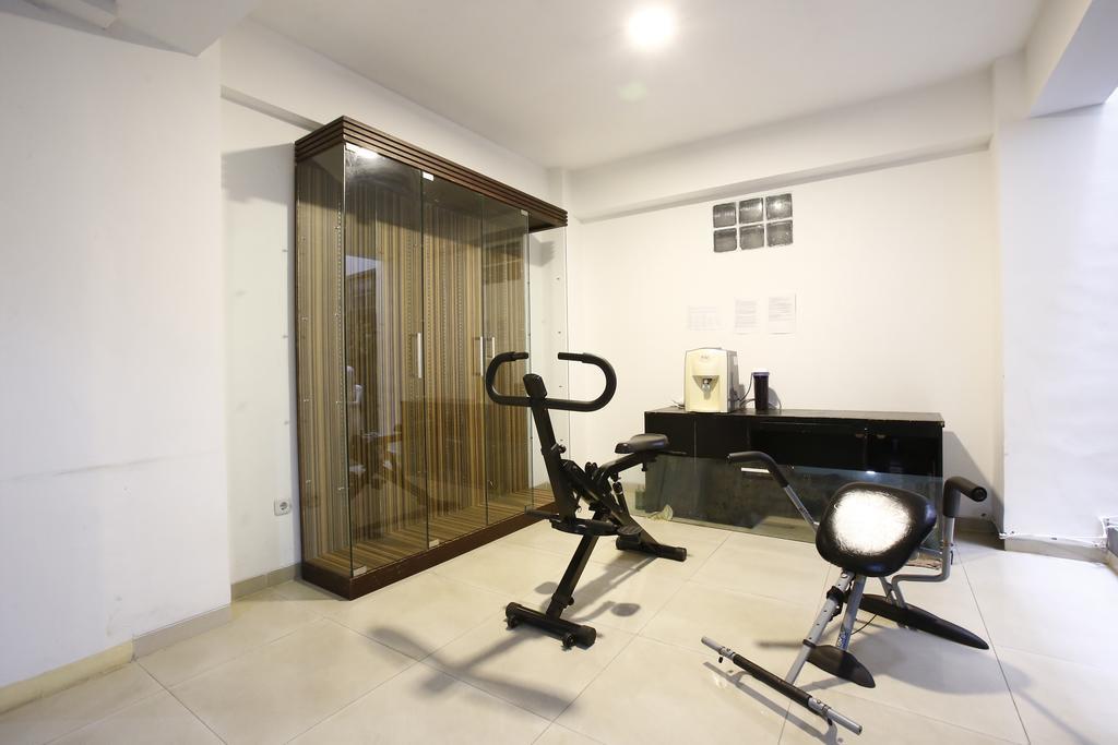 Hotel RedDoorz near Cilandak Town Square Dżakarta Zewnętrze zdjęcie
