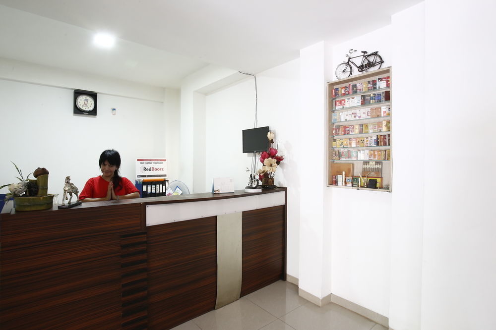 Hotel RedDoorz near Cilandak Town Square Dżakarta Zewnętrze zdjęcie