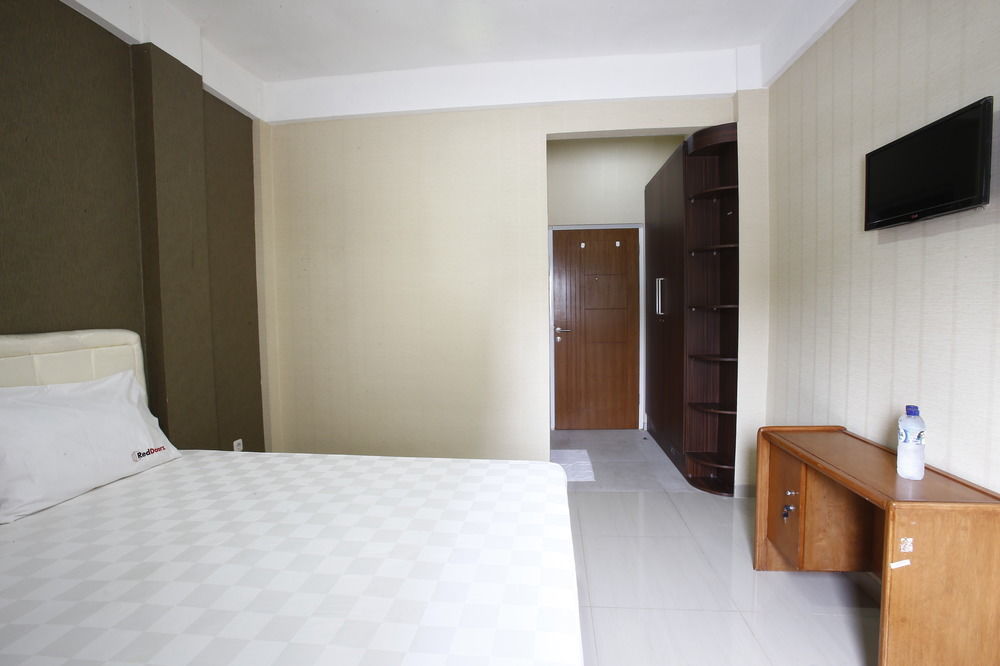 Hotel RedDoorz near Cilandak Town Square Dżakarta Zewnętrze zdjęcie