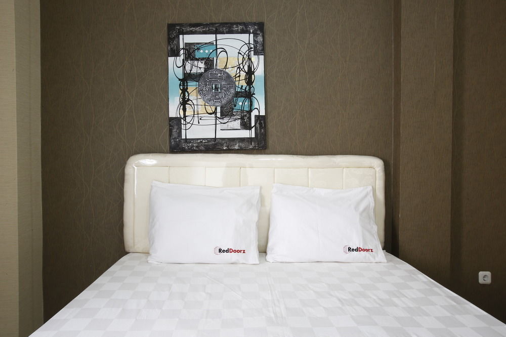 Hotel RedDoorz near Cilandak Town Square Dżakarta Zewnętrze zdjęcie