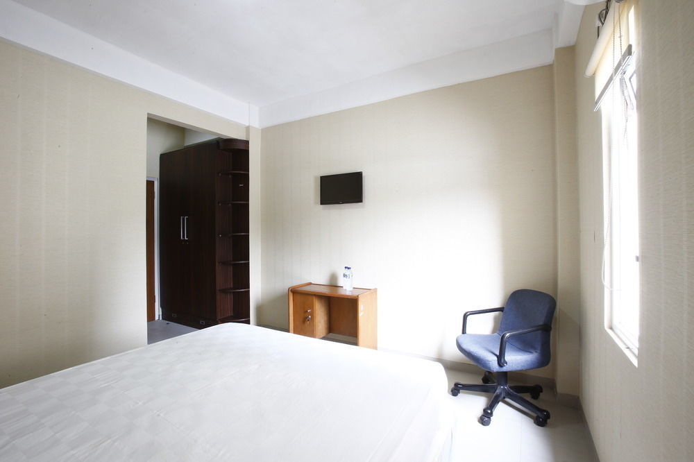 Hotel RedDoorz near Cilandak Town Square Dżakarta Zewnętrze zdjęcie