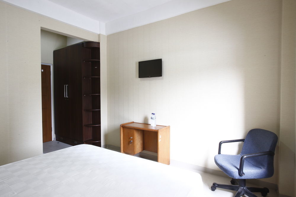 Hotel RedDoorz near Cilandak Town Square Dżakarta Zewnętrze zdjęcie