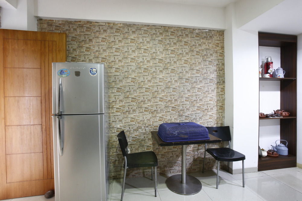Hotel RedDoorz near Cilandak Town Square Dżakarta Zewnętrze zdjęcie