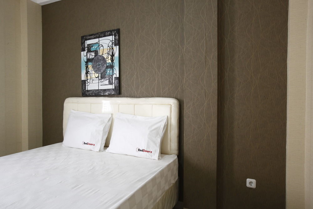 Hotel RedDoorz near Cilandak Town Square Dżakarta Zewnętrze zdjęcie
