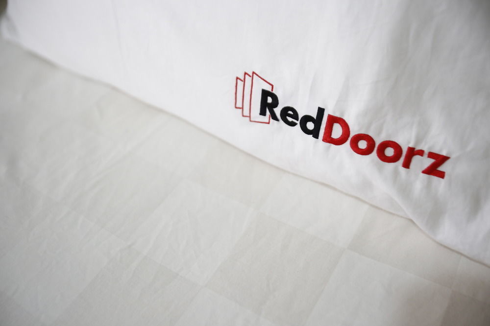 Hotel RedDoorz near Cilandak Town Square Dżakarta Zewnętrze zdjęcie