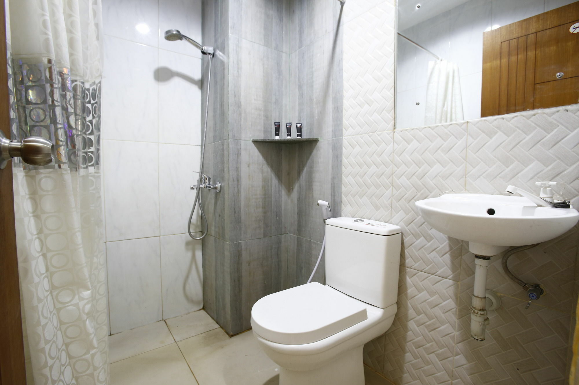 Hotel RedDoorz near Cilandak Town Square Dżakarta Zewnętrze zdjęcie